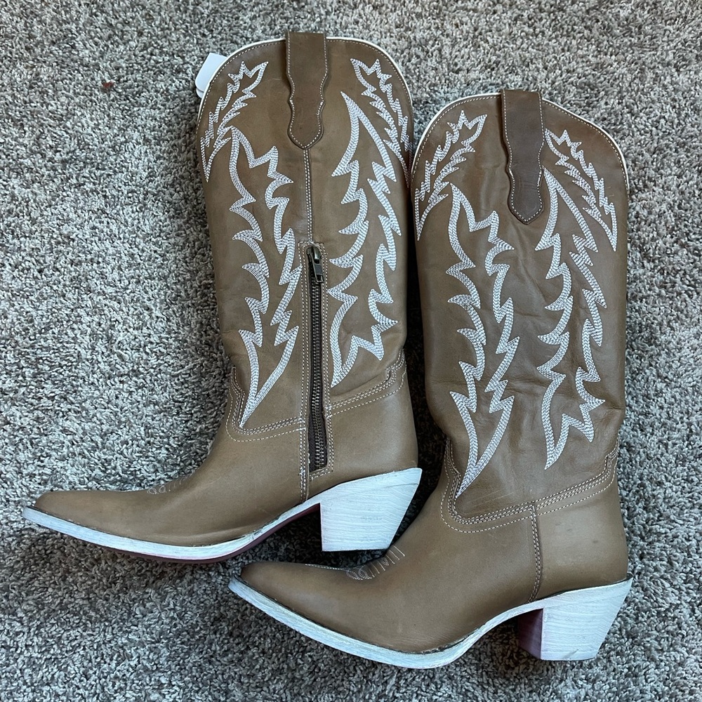 Western boots size 8